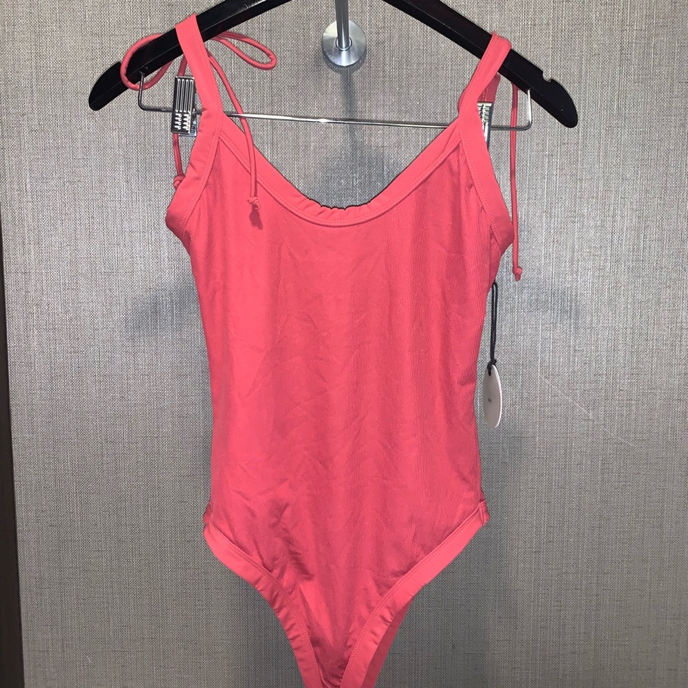 Nobel One Piece in Berry - Picture 4 of 5